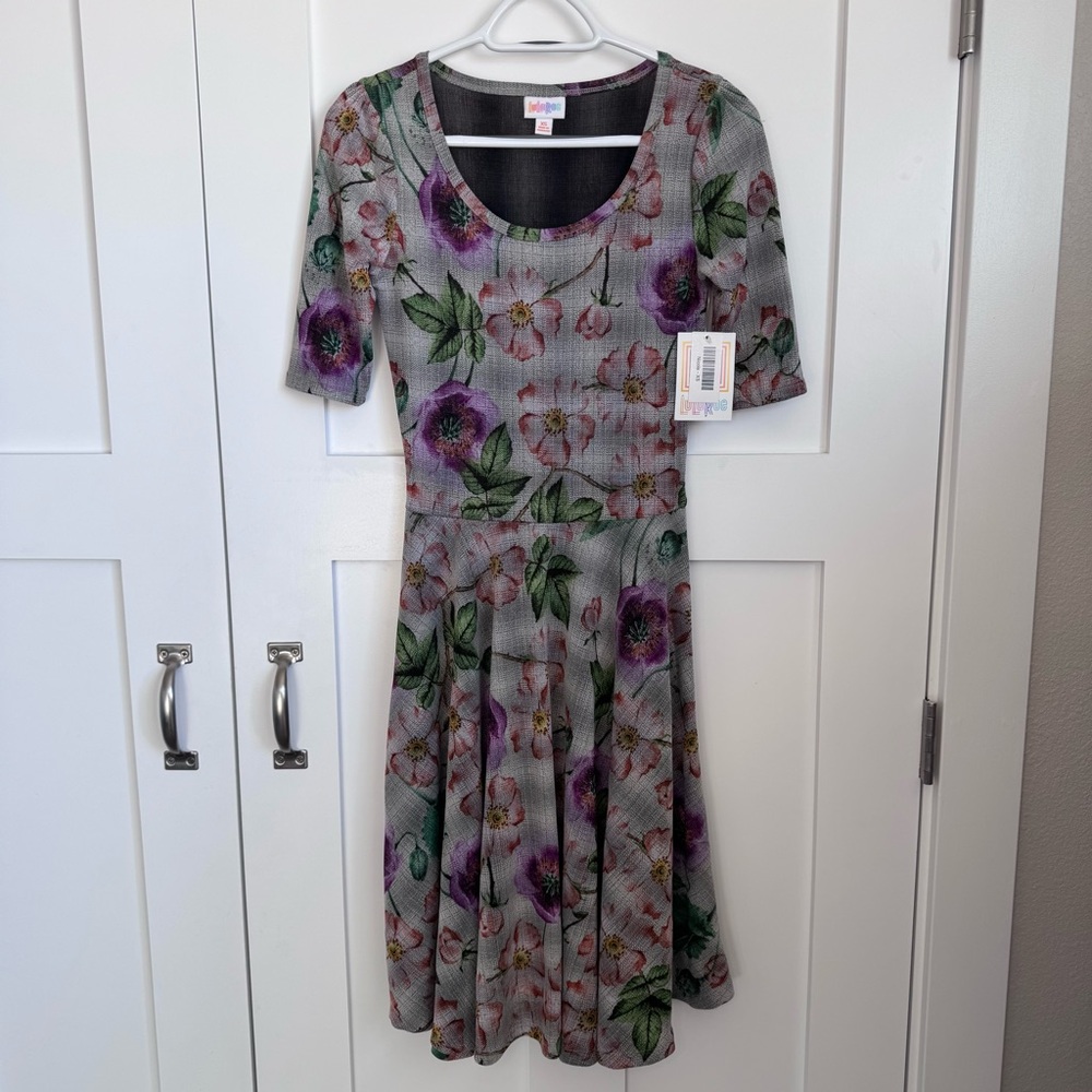 NWT LuLaRoe‎ Nicole Floral Gray Dress Size XS New Flowy Casual